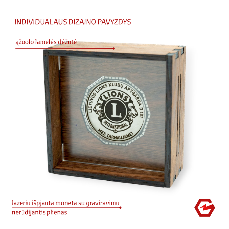 Graviruota moneta ąžuolinėje dėžutėje Graviruota moneta ąžuolinėje dėžutėje