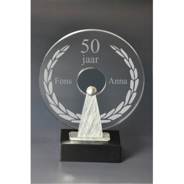 Akrilo figūrėlė su metalo detale