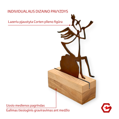 Corten plieno figūra su uosio postamentu