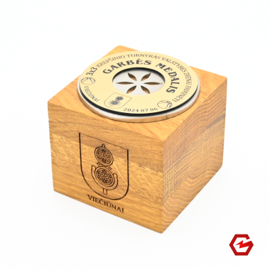 Individualus medinis prizas su metaliniu medaliu