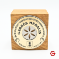 Individualus medinis prizas su metaliniu medaliu Individualus medinis prizas su metaliniu medaliu
