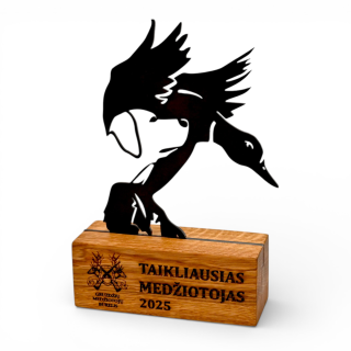 Corten plieno figūra su uosio postamentu