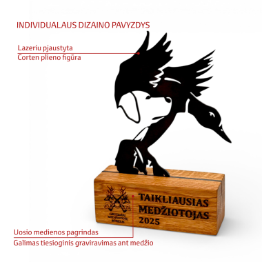 Corten plieno figūra su uosio postamentu