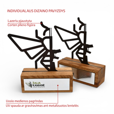 Corten plieno figūra su uosio postamentu