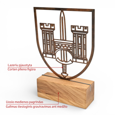 Corten plieno figūra su uosio postamentu