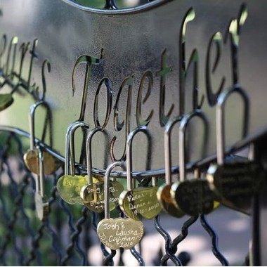 Meilės spyna su graviruotais vardais. Nr.4