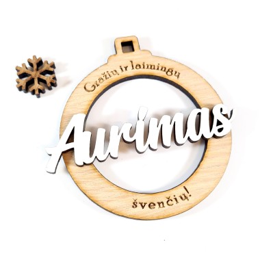 Medinis kalėdinis žaisliukas su vardu