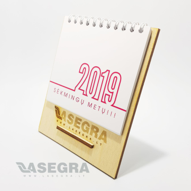 Stalo kalendorius  su verčiamais lapeliais 2025 metams