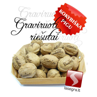 10 graviruotų riešutų