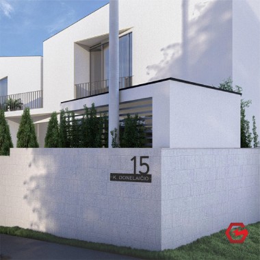 Gatvės užrašas juostoje ir namo numeris "Modernus" Gatvės užrašas juostoje ir namo numeris "Modernus"