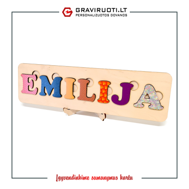 Medinė vardo dėlionė su stoveliu