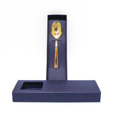 Šaukštelis dėžutėje "Tik Karalienės gimsta gruodį"