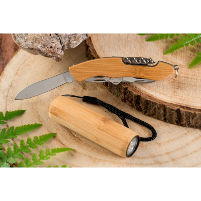 Daugiafunkcinis įrankis su žibintuvėliu Daugiafunkcinis įrankis su žibintuvėliu