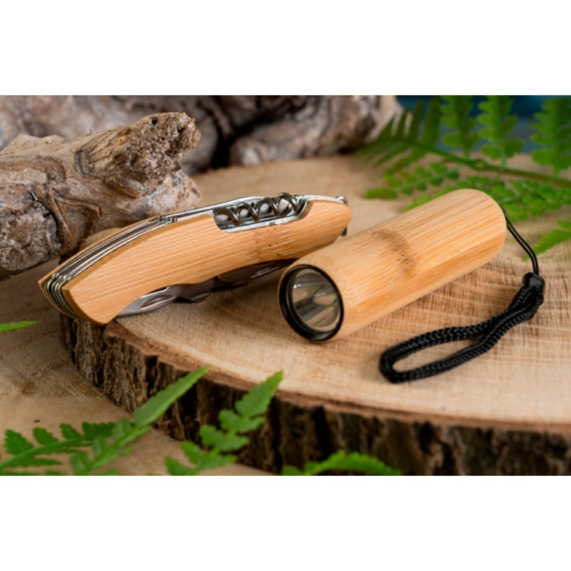 Daugiafunkcinis įrankis su žibintuvėliu Daugiafunkcinis įrankis su žibintuvėliu