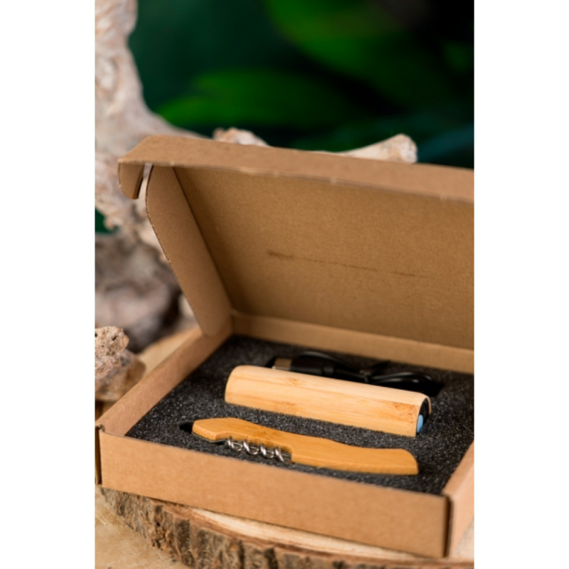 Daugiafunkcinis įrankis su žibintuvėliu Daugiafunkcinis įrankis su žibintuvėliu