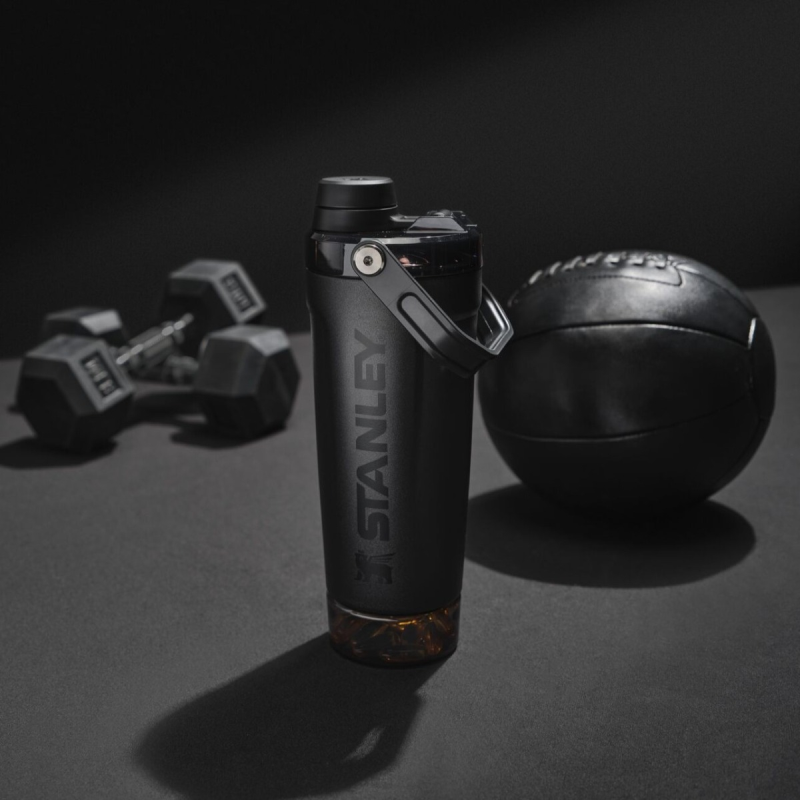 Gertuvė STANLEY Vitalize Shaker 0,59 L (juoda). Nemokamas graviravimas Gertuvė STANLEY Vitalize Shaker 0,59 L (juoda). Nemokamas graviravimas