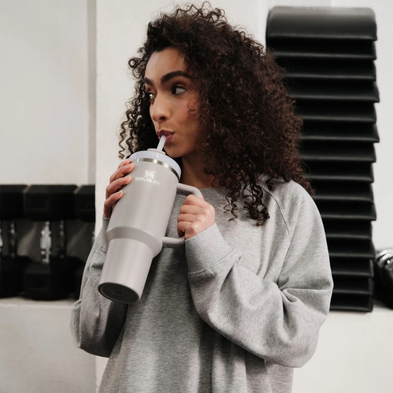 Gertuvė STANLEY THE QUENCHER 1,18 L (pilka). Nemokamas graviravimas. Gertuvė STANLEY THE QUENCHER 1,18 L (pilka). Nemokamas graviravimas.