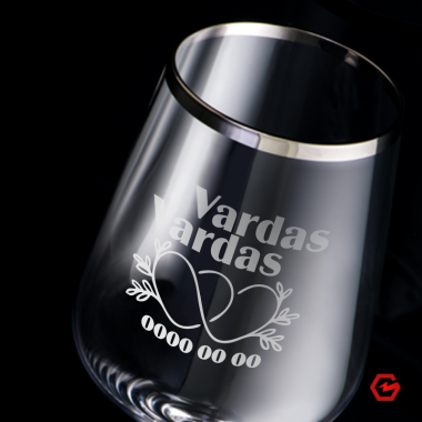 Graviruotų taurių komplektas jauniesiems. NR.12